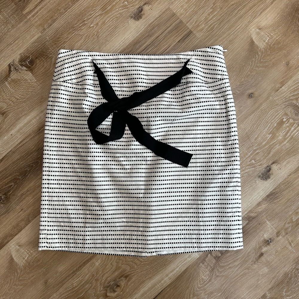 LOFT White Pencil Skirt with Black Dot Stripes and Bow Accent